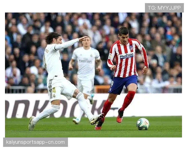 皇马4-4-2防守反击阵型成熟 维尼修斯边路速度成突击利器 皇马4-4-2防守反击阵型成熟 维尼修斯边路速度成突击利器